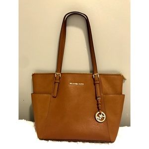 Michael Kors Jet Set East West Top Zip Medium Tote